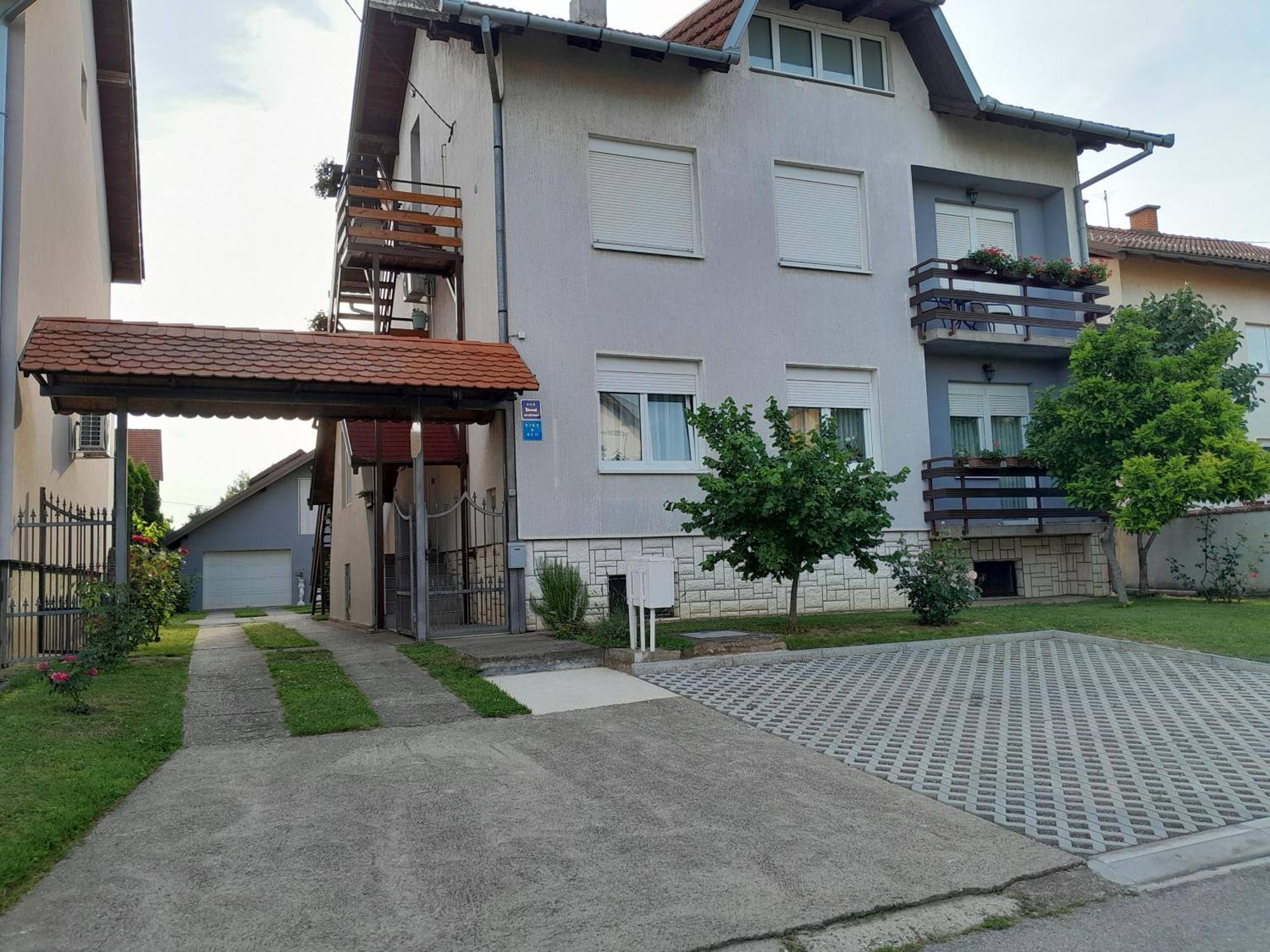 Apartman Kod Dide I Bake Vukovar Esterno foto