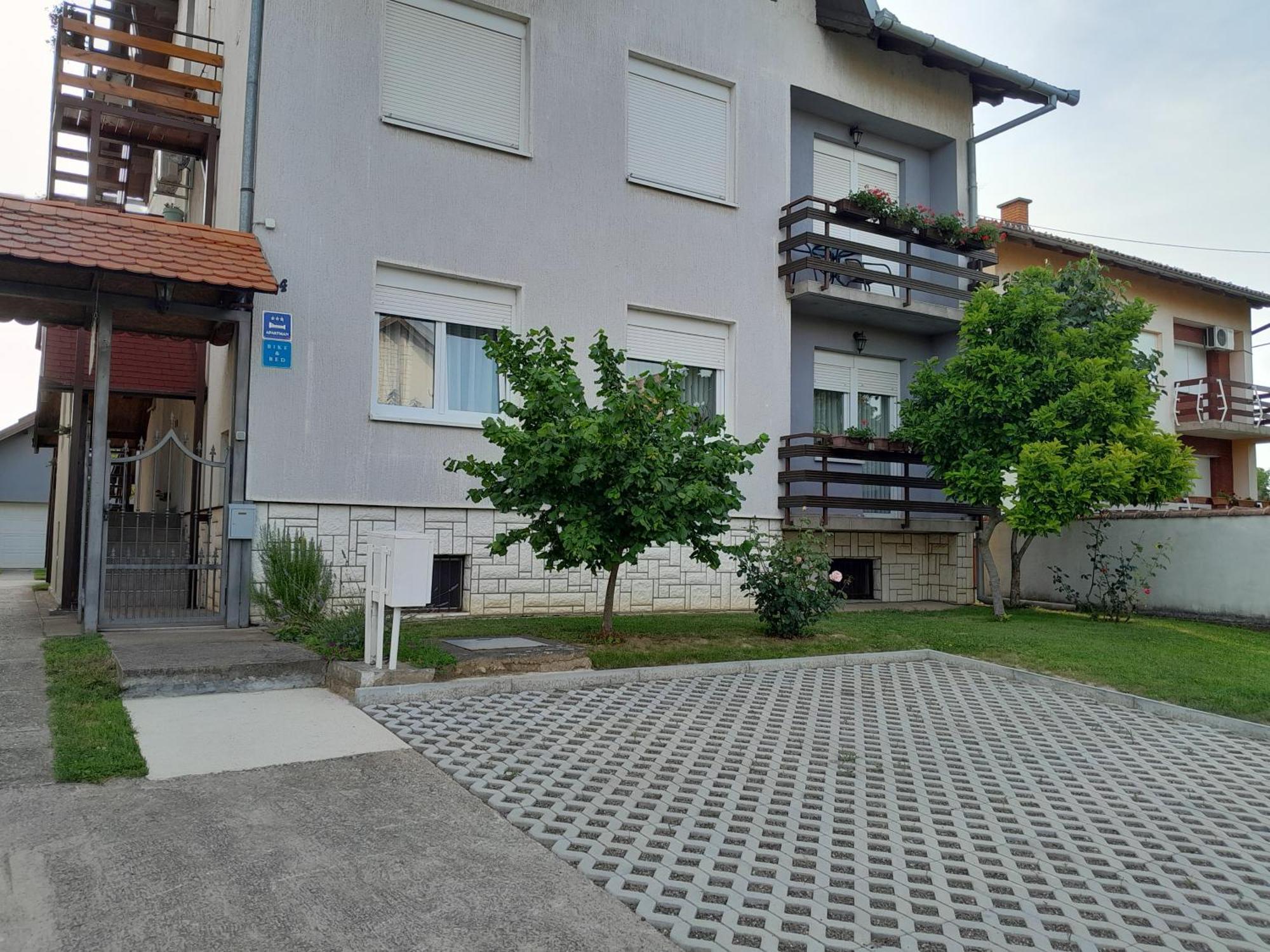 Apartman Kod Dide I Bake Vukovar Esterno foto