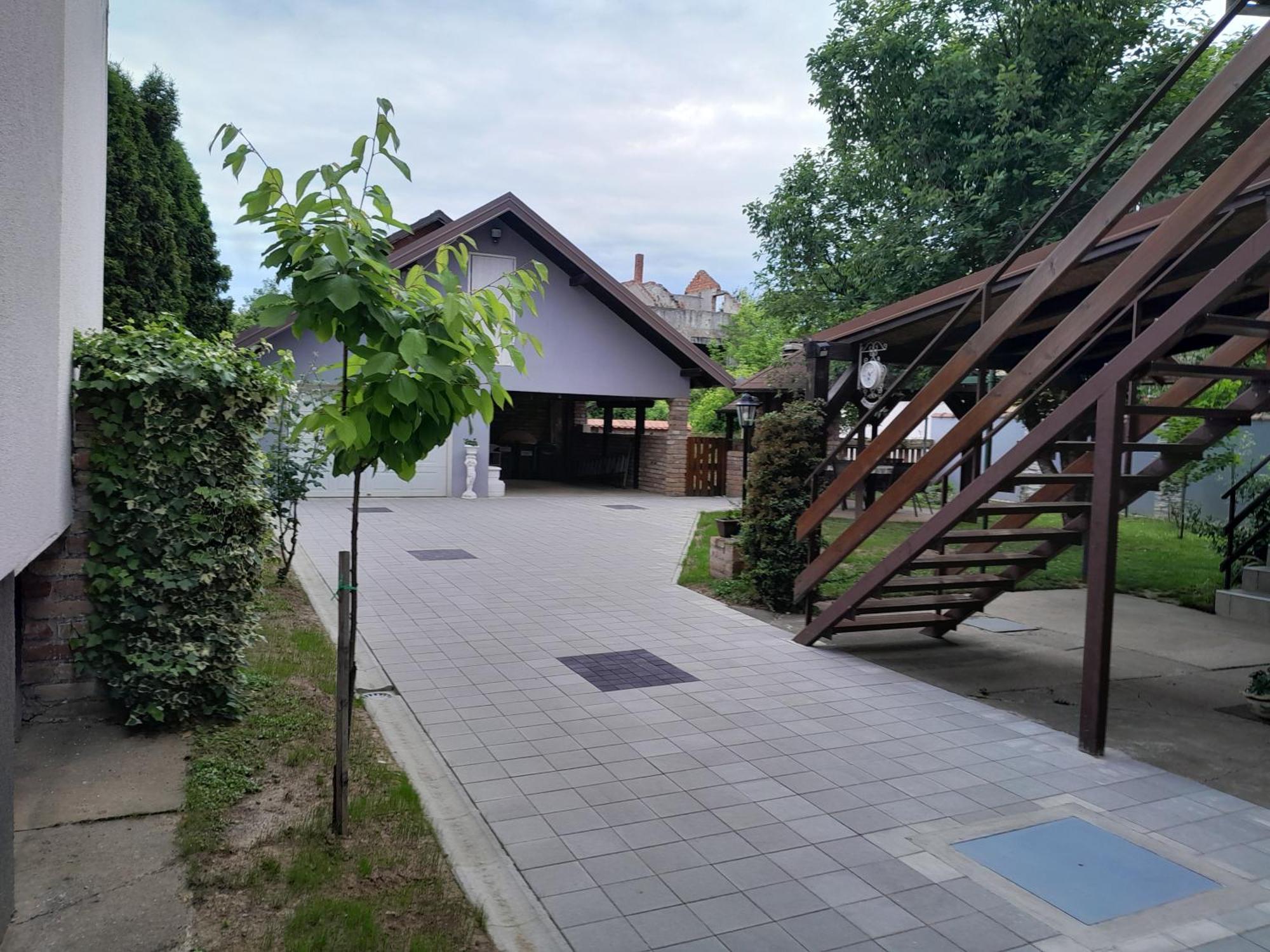 Apartman Kod Dide I Bake Vukovar Esterno foto