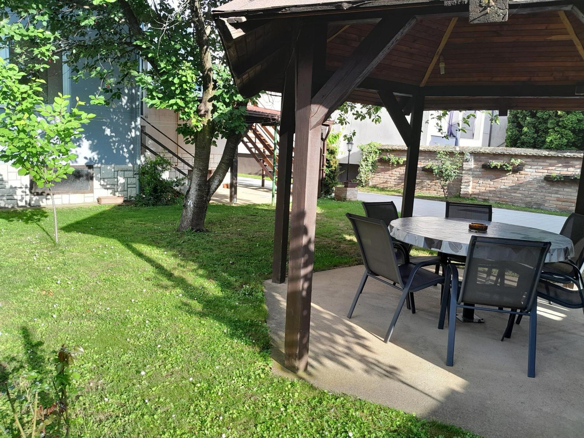 Apartman Kod Dide I Bake Vukovar Esterno foto