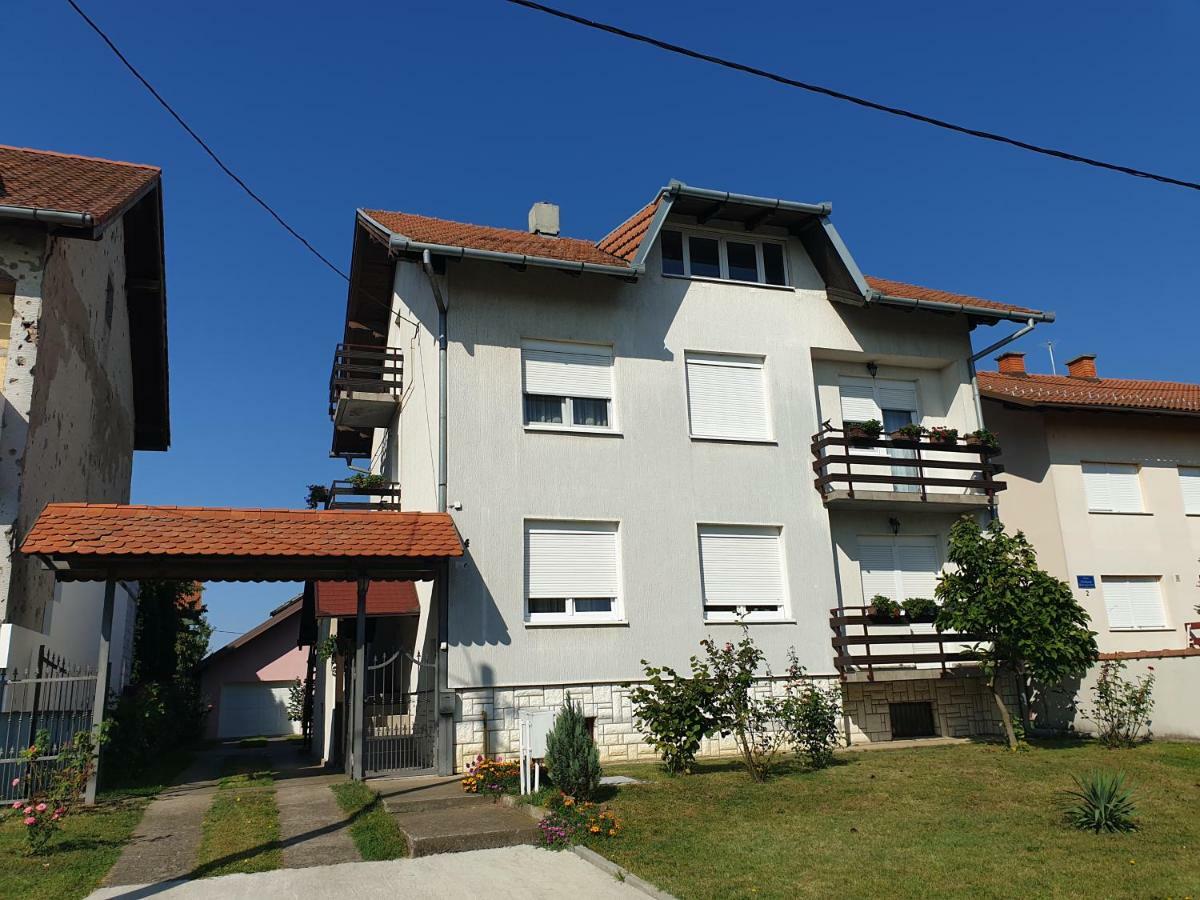 Apartman Kod Dide I Bake Vukovar Esterno foto